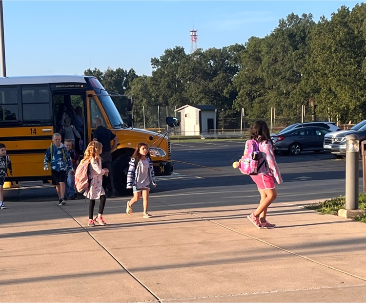 kids getting off the bus